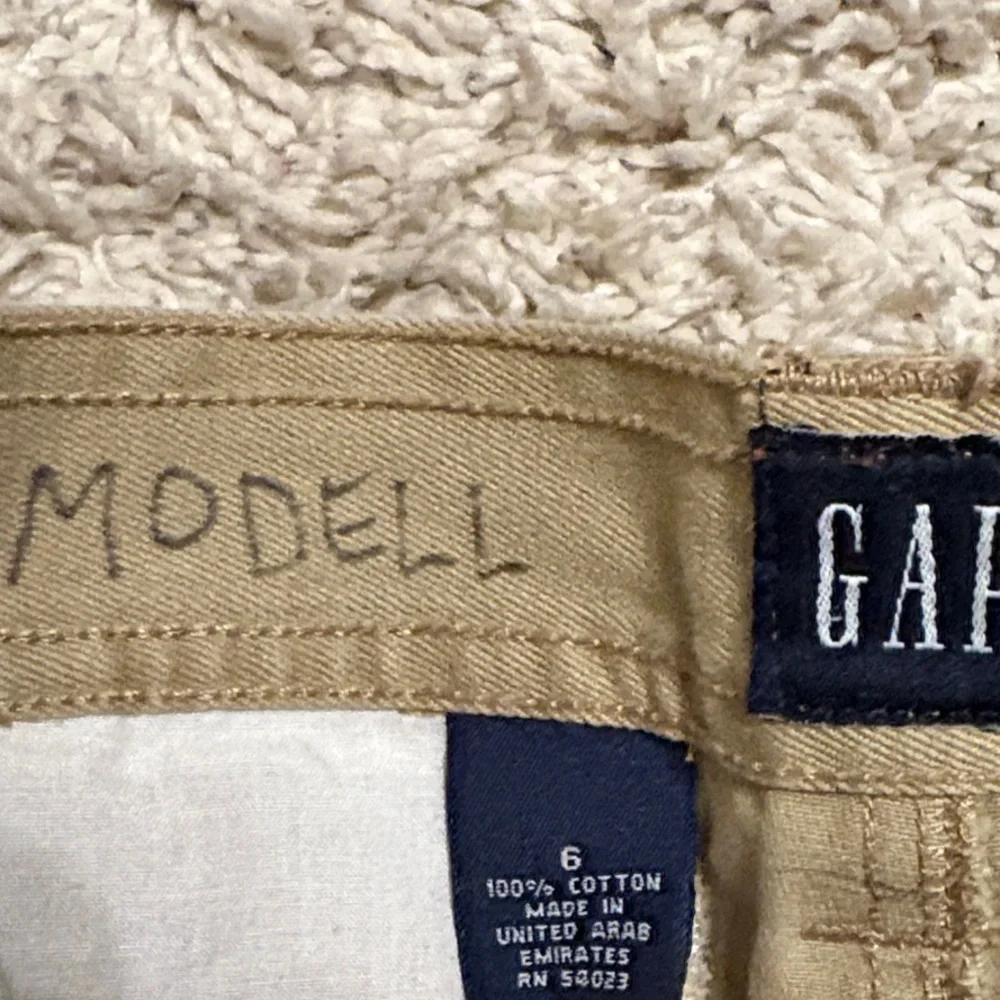 GAP Boys Cargo Shorts in Khaki/Tan Size 6
